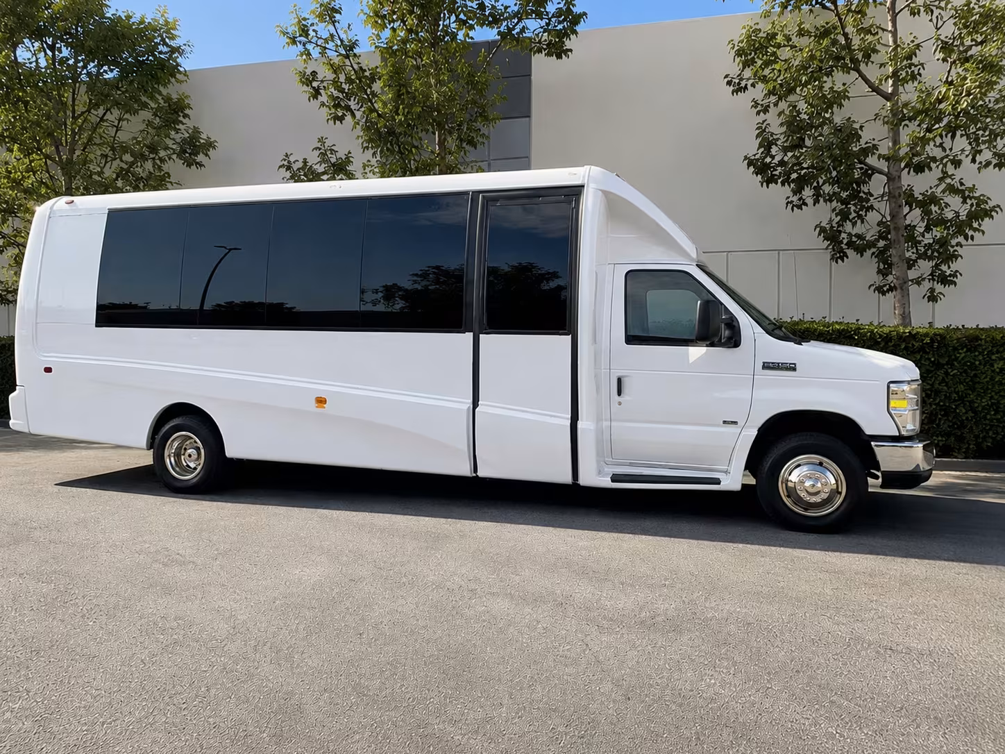 pleasanton minibus rentals for corporate events and team outings